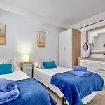 לינה וארוחת בוקר Calatabarca 4*